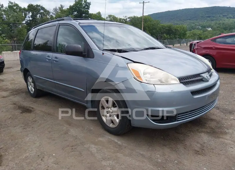 2004 Toyota SIENNA photo