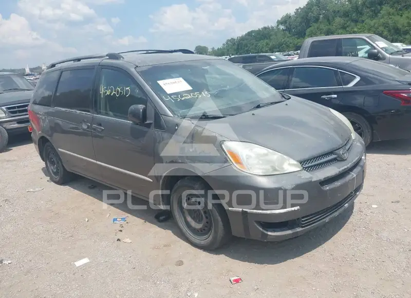 2004 Toyota SIENNA photo