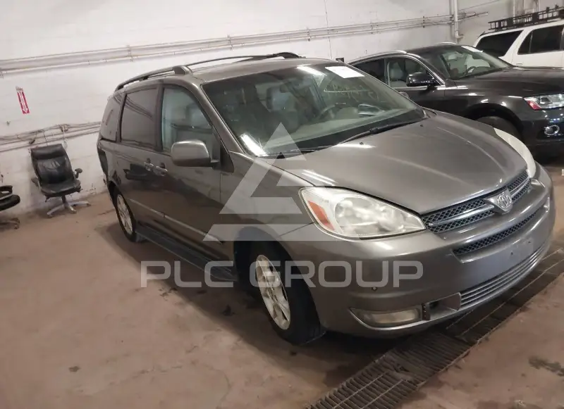 2004 Toyota SIENNA photo