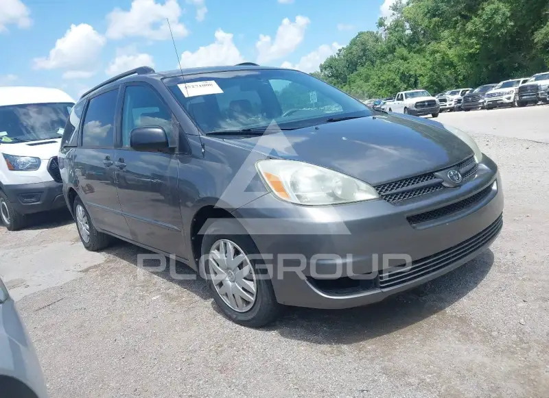 2004 Toyota SIENNA photo