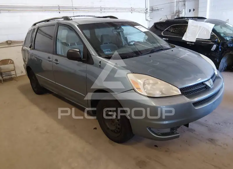 2004 Toyota SIENNA photo