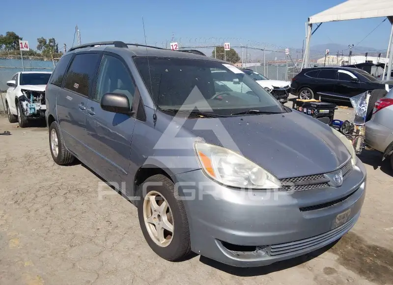 2004 Toyota SIENNA photo