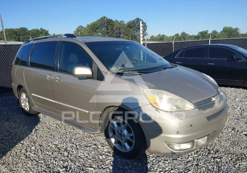 2004 Toyota SIENNA photo