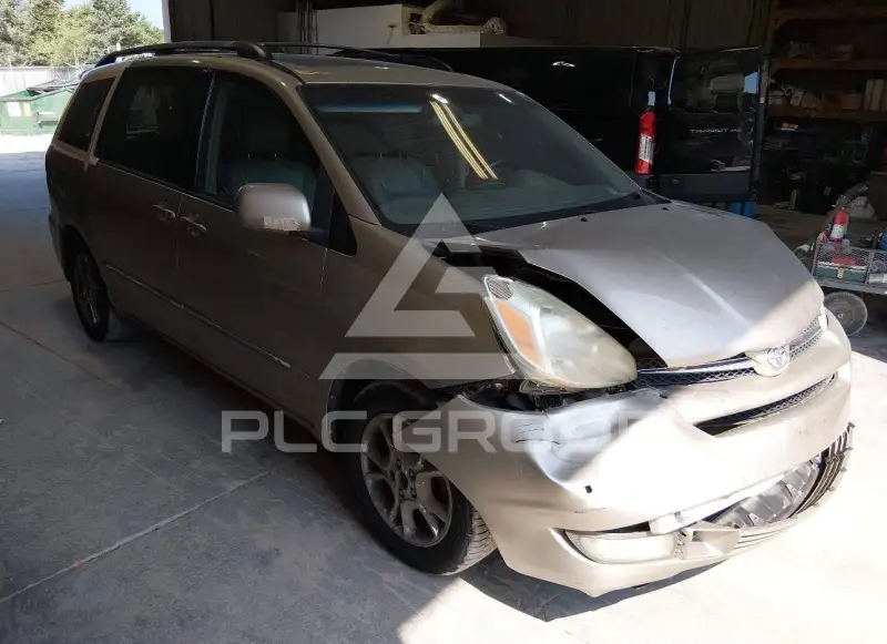 2004 Toyota SIENNA photo