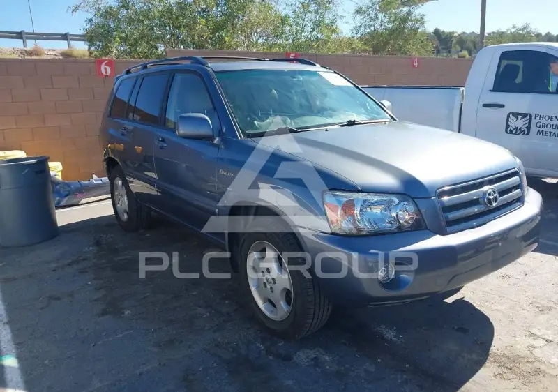 2004 Toyota Highlander photo