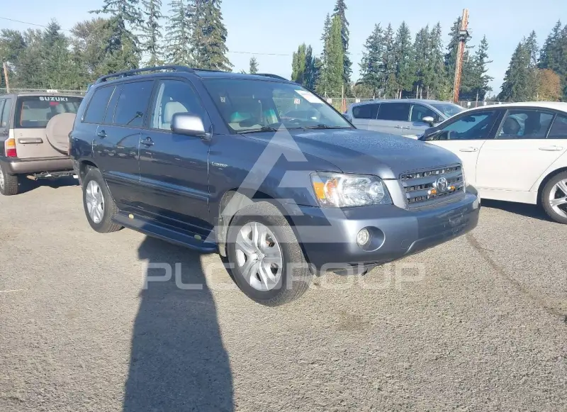 2004 Toyota Highlander photo