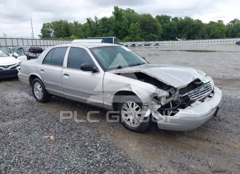 2004 Ford CROWN photo