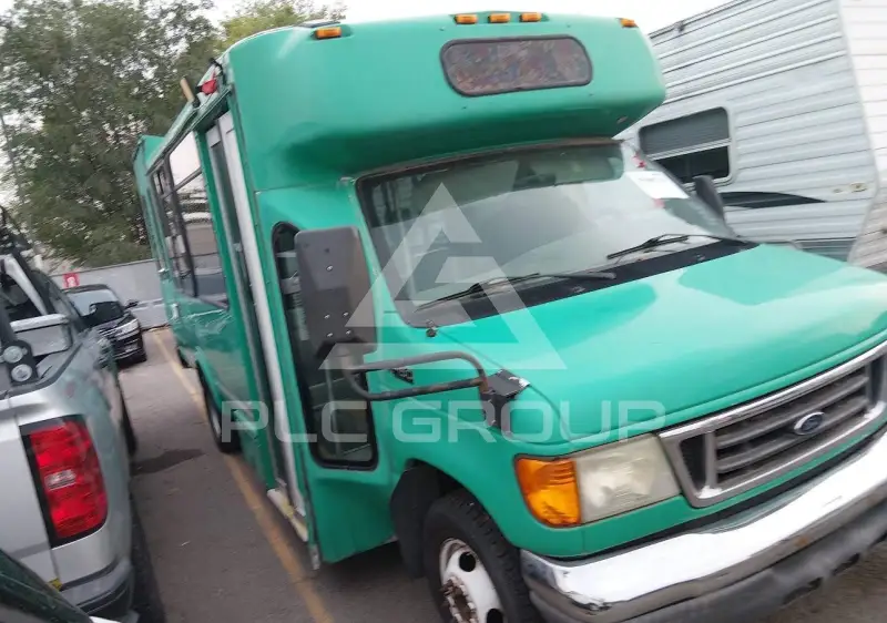 2004 Ford E-450 фото