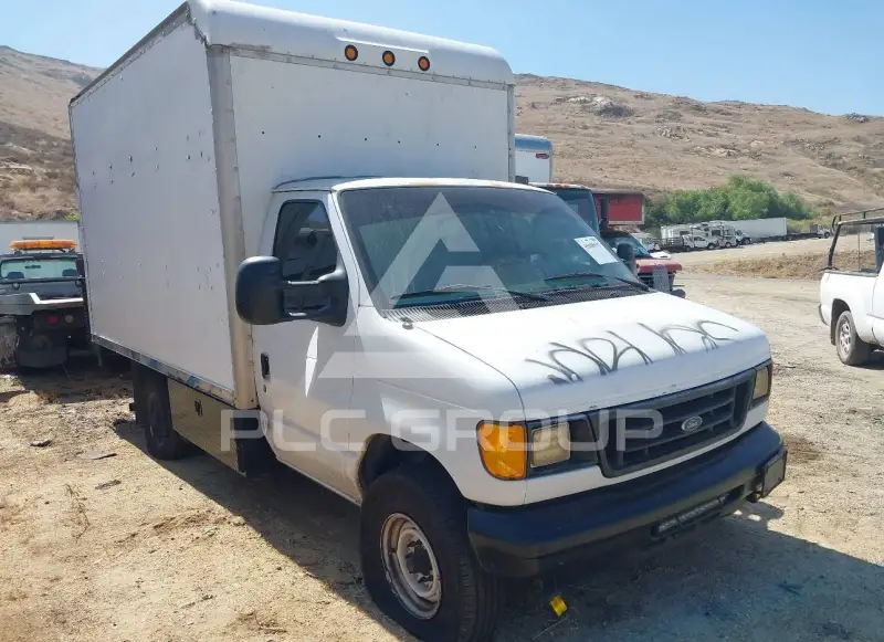2004 Ford E-350 photo