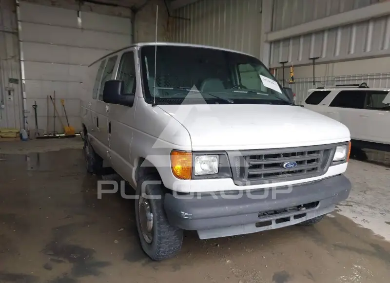 2004 Ford E-250 photo