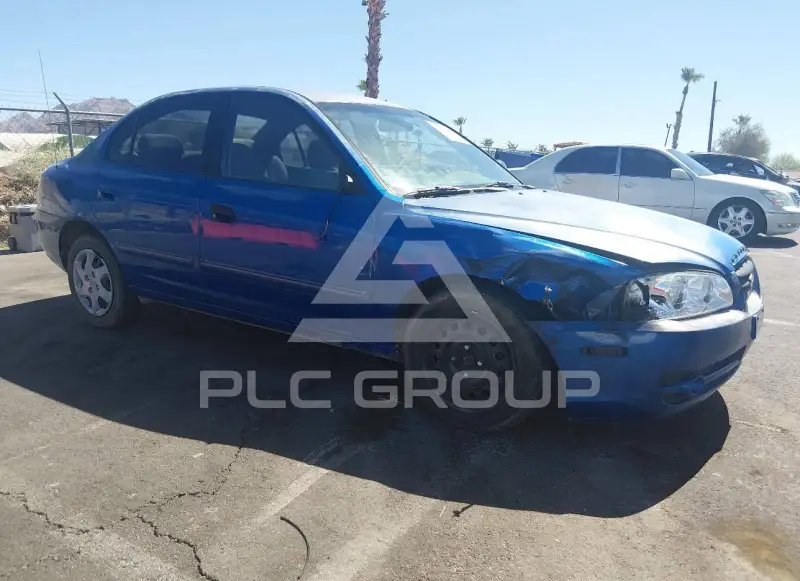 2004 Hyundai Elantra photo