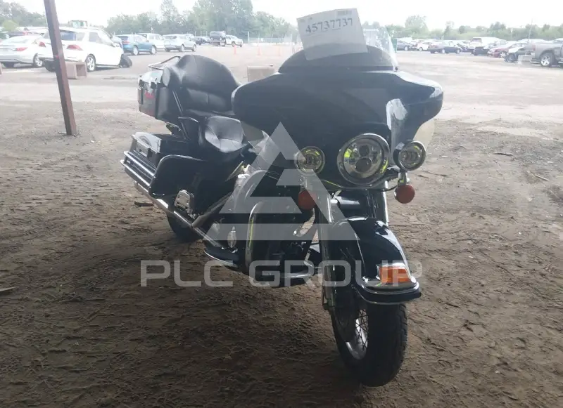 2005 Harley-Davidson FLHTCU photo