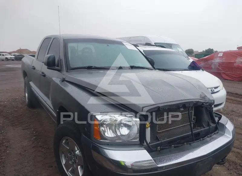 2005 Dodge DAKOTA photo
