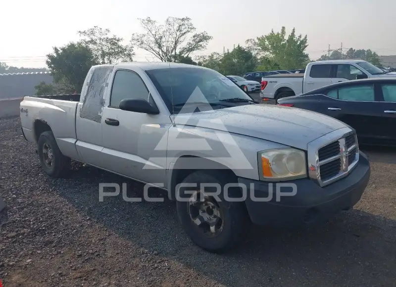 2005 Dodge DAKOTA photo