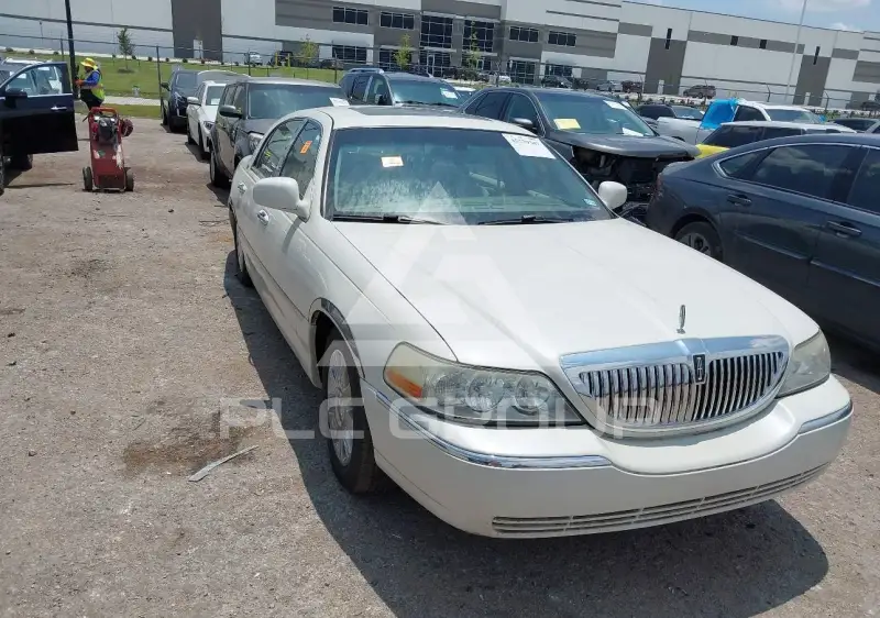 2005 Lincoln Town фото
