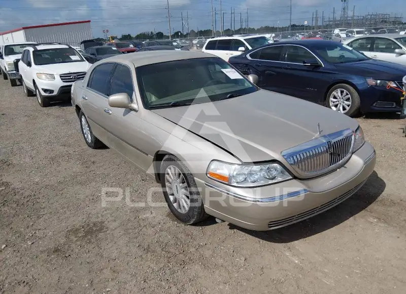 2005 Lincoln Town фото