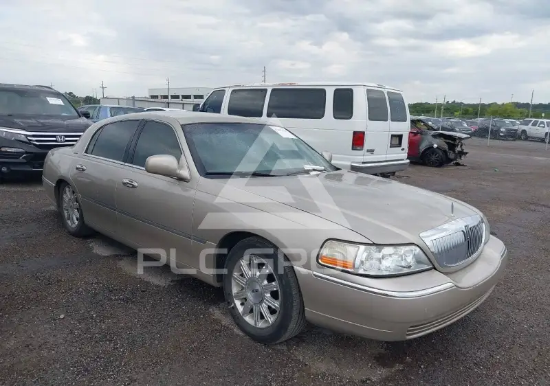 2005 Lincoln Town фото