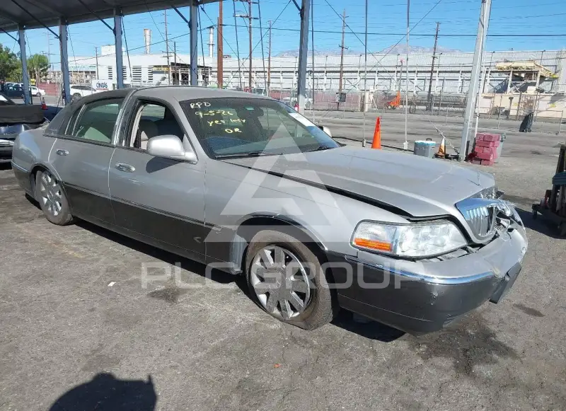 2005 Lincoln Town фото