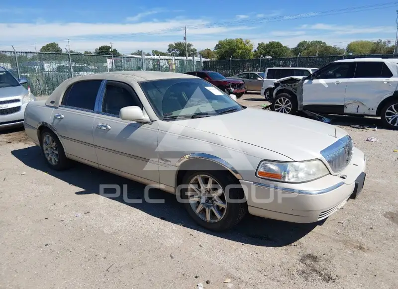 2005 Lincoln Town фото