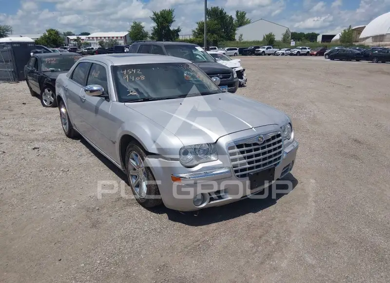 2005 Chrysler 300 photo