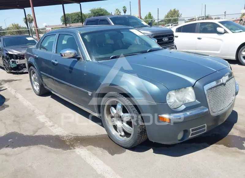 2005 Chrysler 300 photo