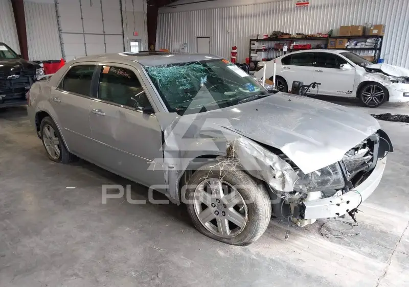 2005 Chrysler 300 photo
