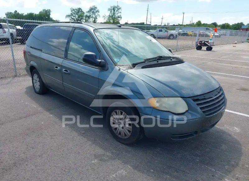 2005 Chrysler TOWN & COUNTRY photo