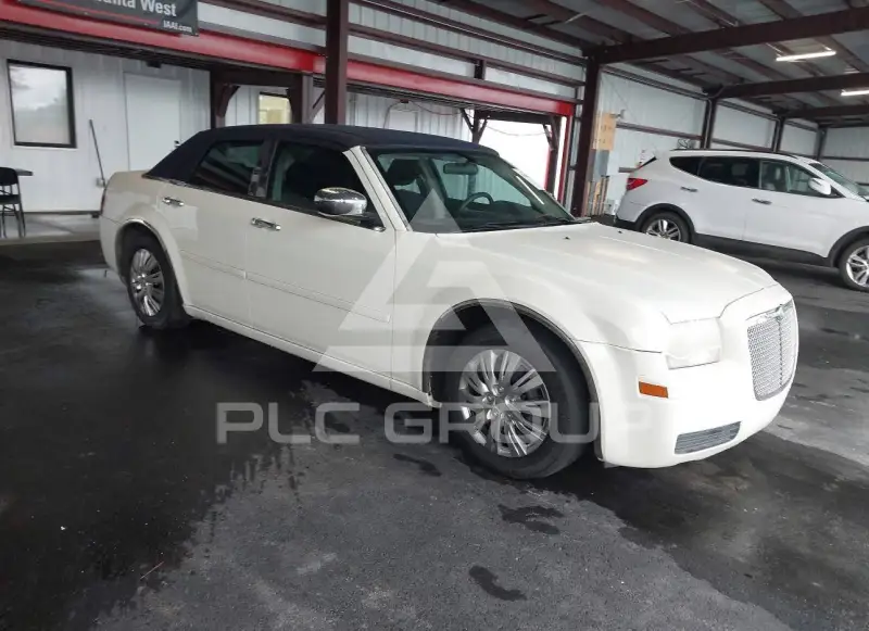 2005 Chrysler 300 photo