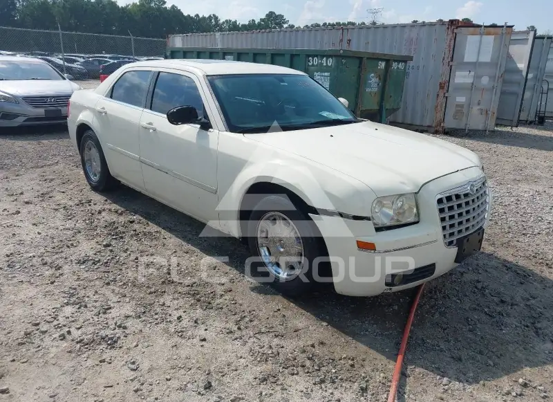 2005 Chrysler 300 photo
