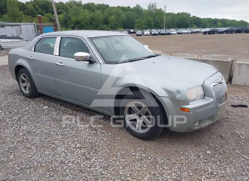 2005 Chrysler 300 photo