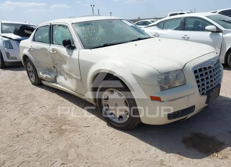 2005 Chrysler 300 photo