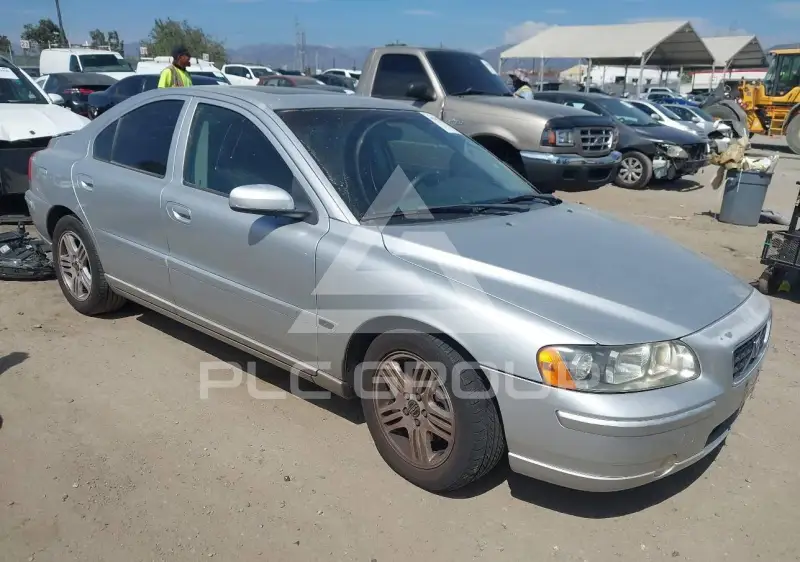 2005 Volvo S60 фото