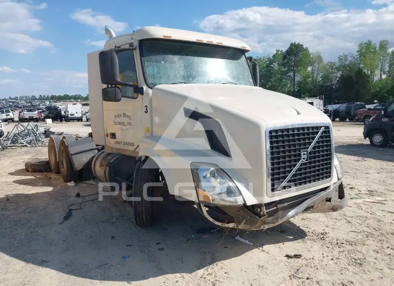 2005 Volvo VNL photo