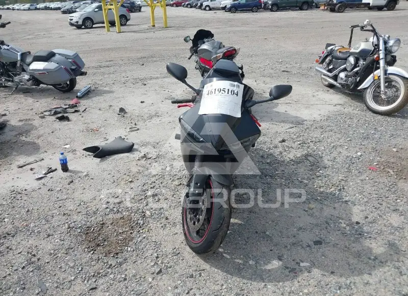 2005 Yamaha YZF-R6 photo