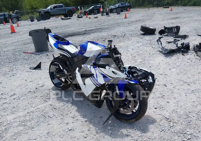 2005 Yamaha YZFR1 фото