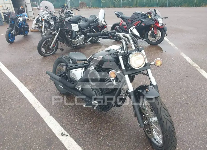 2005 Yamaha XVS1100 photo