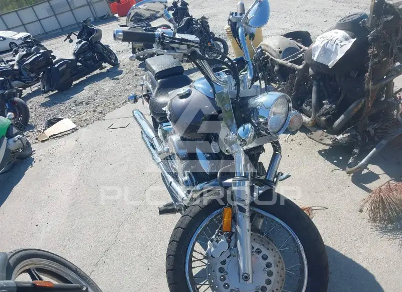 2005 Yamaha XVS1100 фото