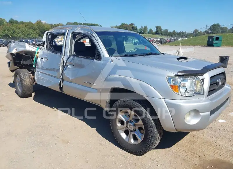 2005 Toyota TACOMA photo