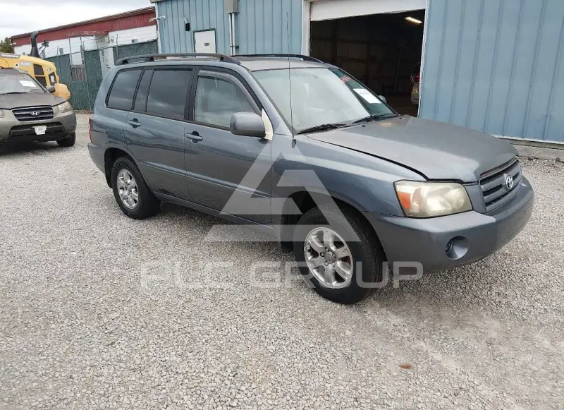 2005 Toyota Highlander photo