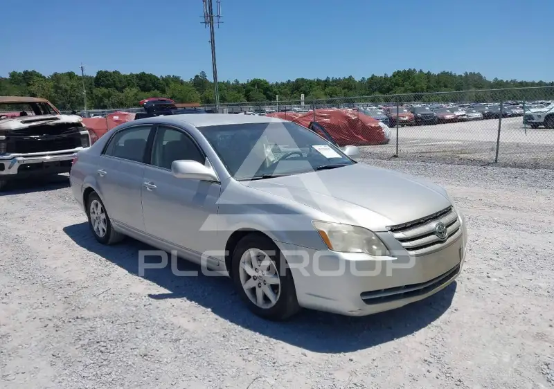 2005 Toyota AVALON фото