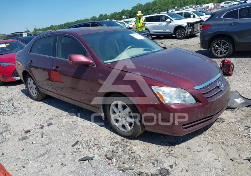 2005 Toyota AVALON фото
