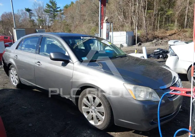 2005 Toyota AVALON photo