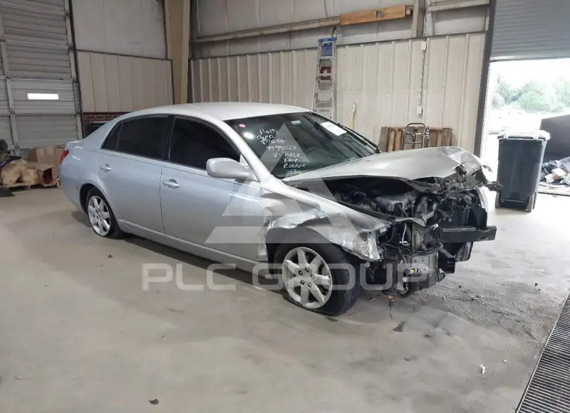 2005 Toyota AVALON фото
