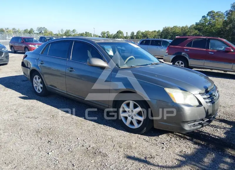 2005 Toyota AVALON фото