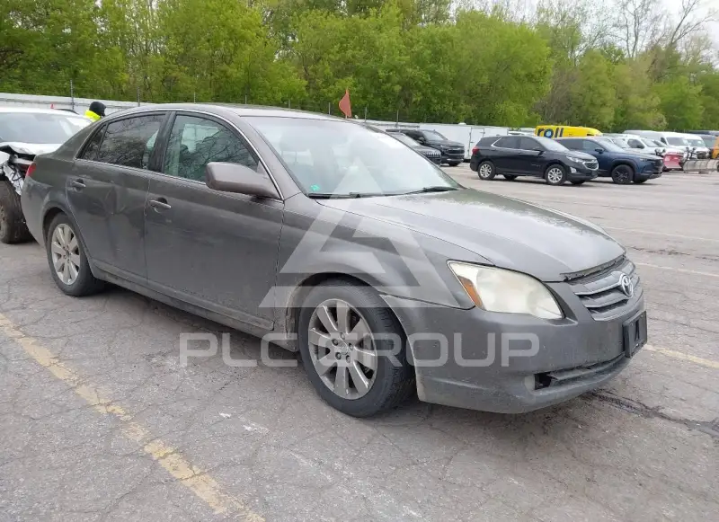 2005 Toyota AVALON фото