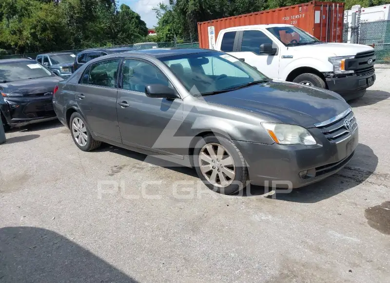2005 Toyota AVALON фото