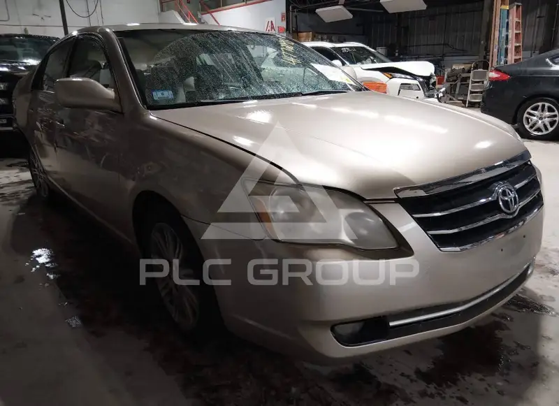 2005 Toyota AVALON photo