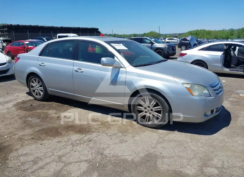 2005 Toyota AVALON фото