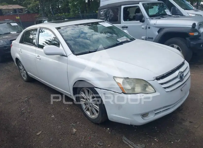 2005 Toyota AVALON фото