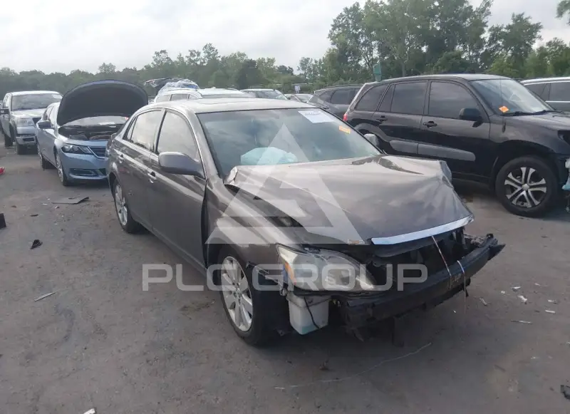 2005 Toyota AVALON photo